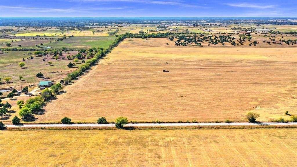 22 Acres of Agricultural Land for Sale in Whitesboro, Texas