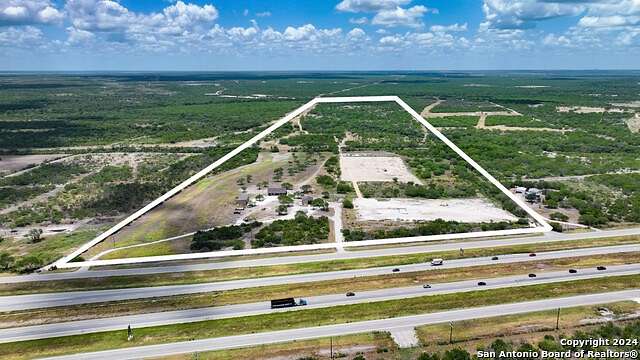 163.176 Acres of Improved Land for Sale in Three Rivers, Texas