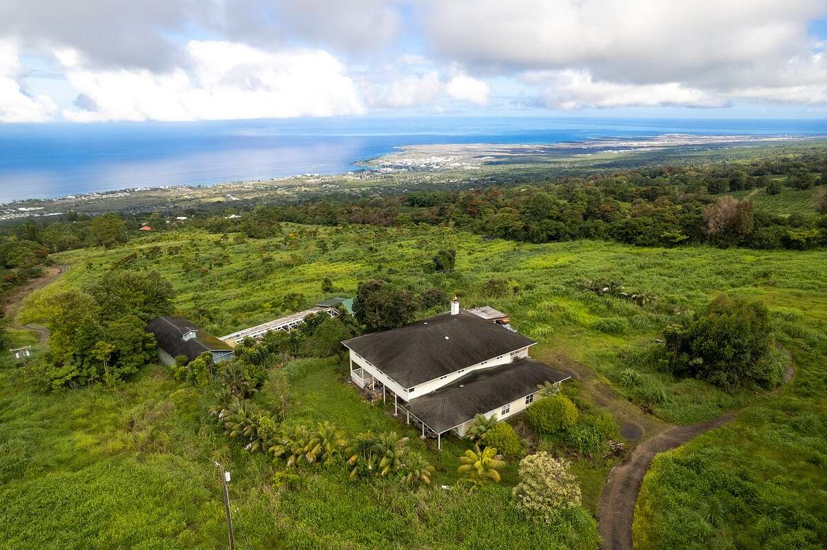 34.836 Acres of Land with Home for Sale in Holualoa, Hawaii