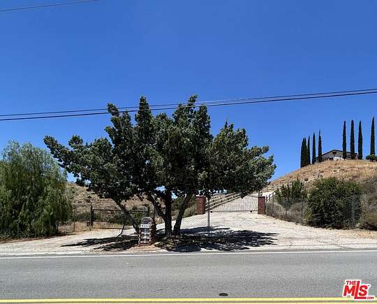 8.386 Acres of Land with Home for Sale in Santa Clarita, California