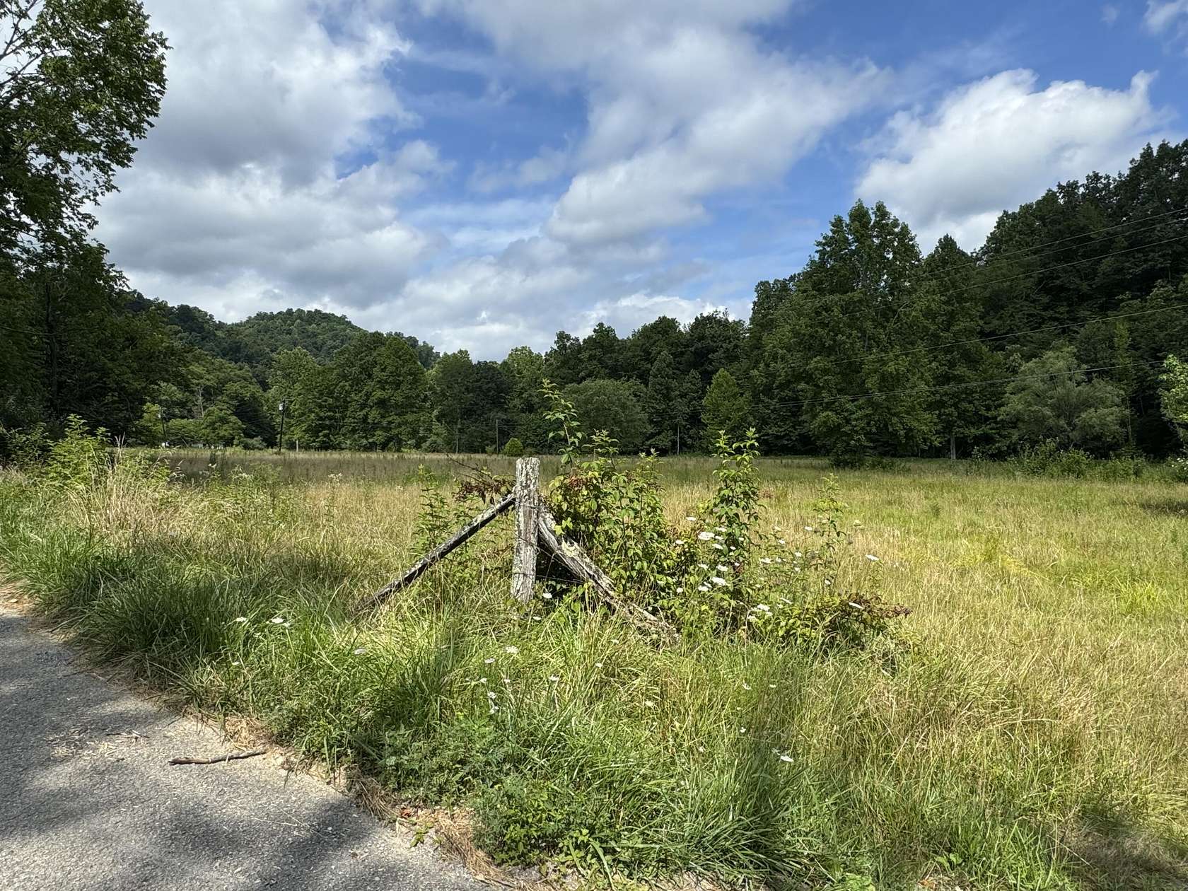 10 Acres of Land for Sale in Williamsburg, Kentucky