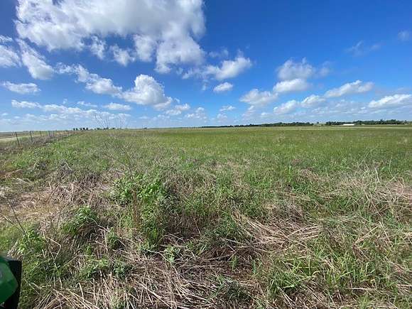 34 Acres of Agricultural Land for Sale in Lott, Texas