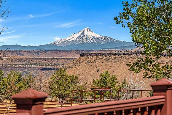 111.8 Acres of Agricultural Land with Home for Sale in Madras, Oregon