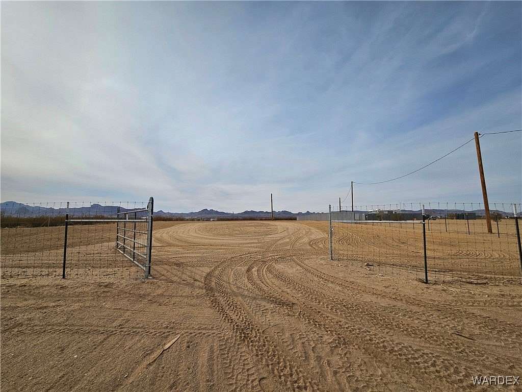 1.001 Acres of Residential Land for Sale in Golden Valley, Arizona