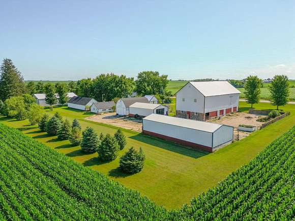 2.5 Acres of Residential Land with Home for Sale in Sumner, Iowa