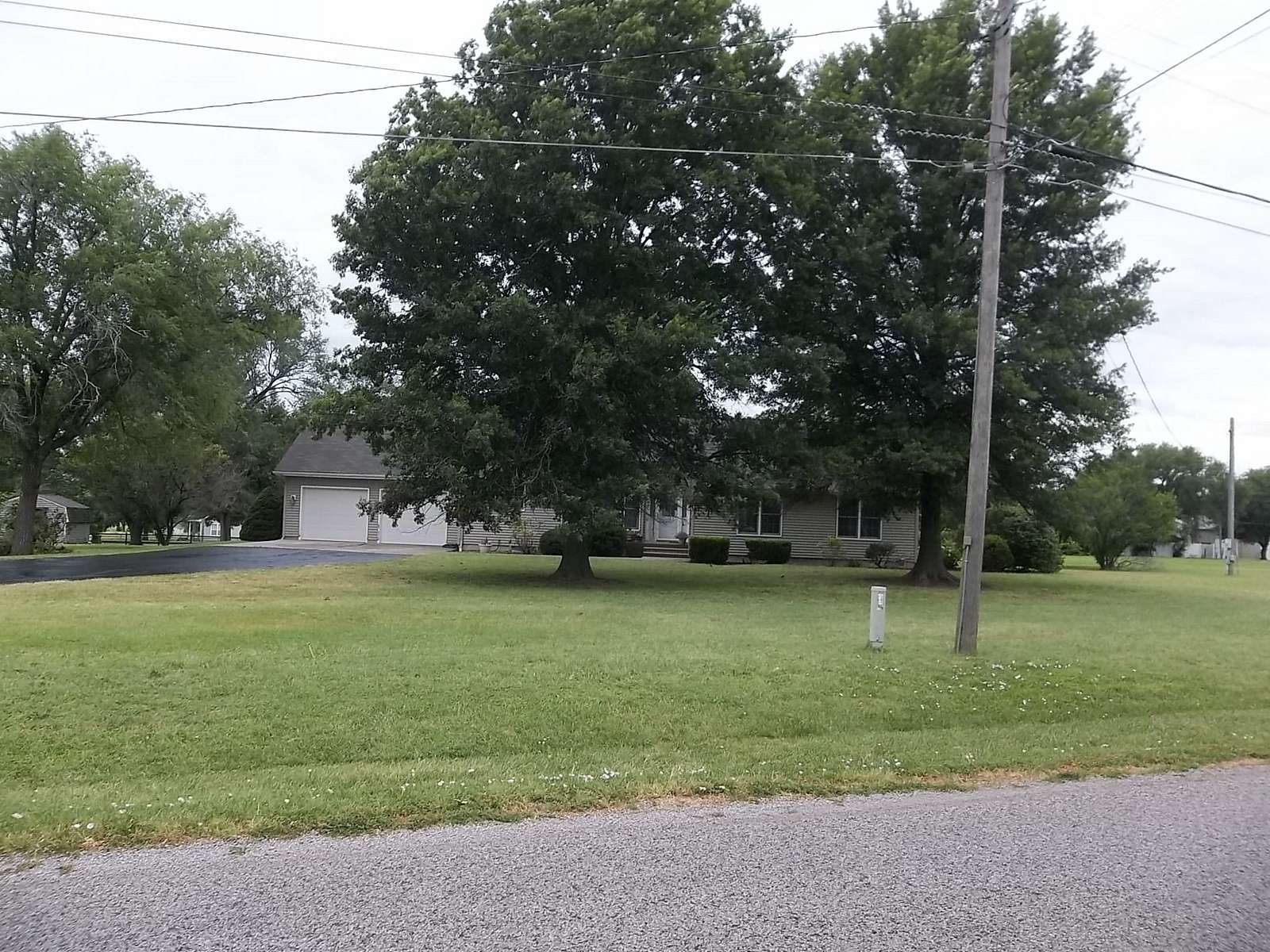 2 Acres of Residential Land with Home for Sale in Chanute, Kansas