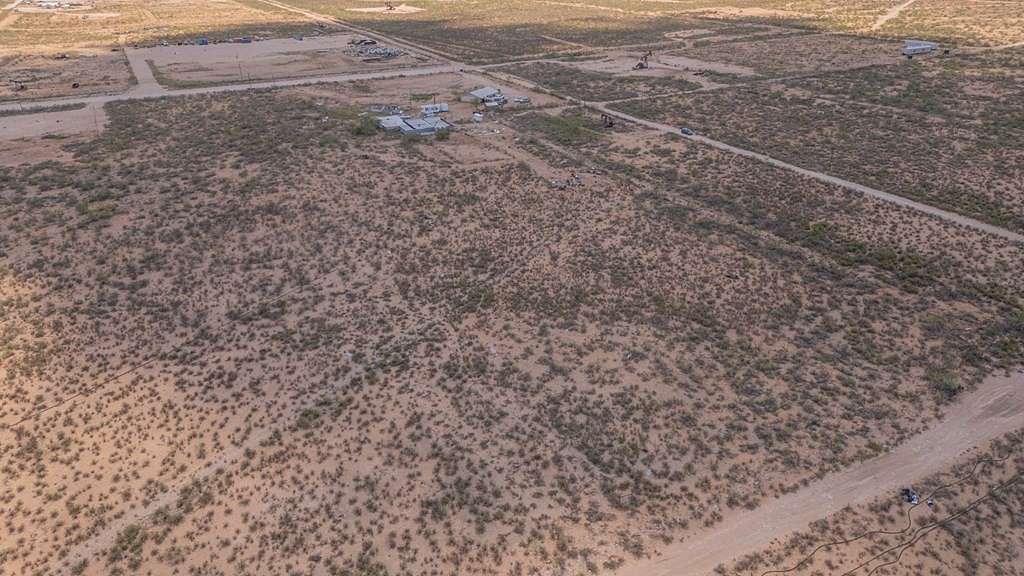 10 Acres of Improved Commercial Land for Sale in Odessa, Texas