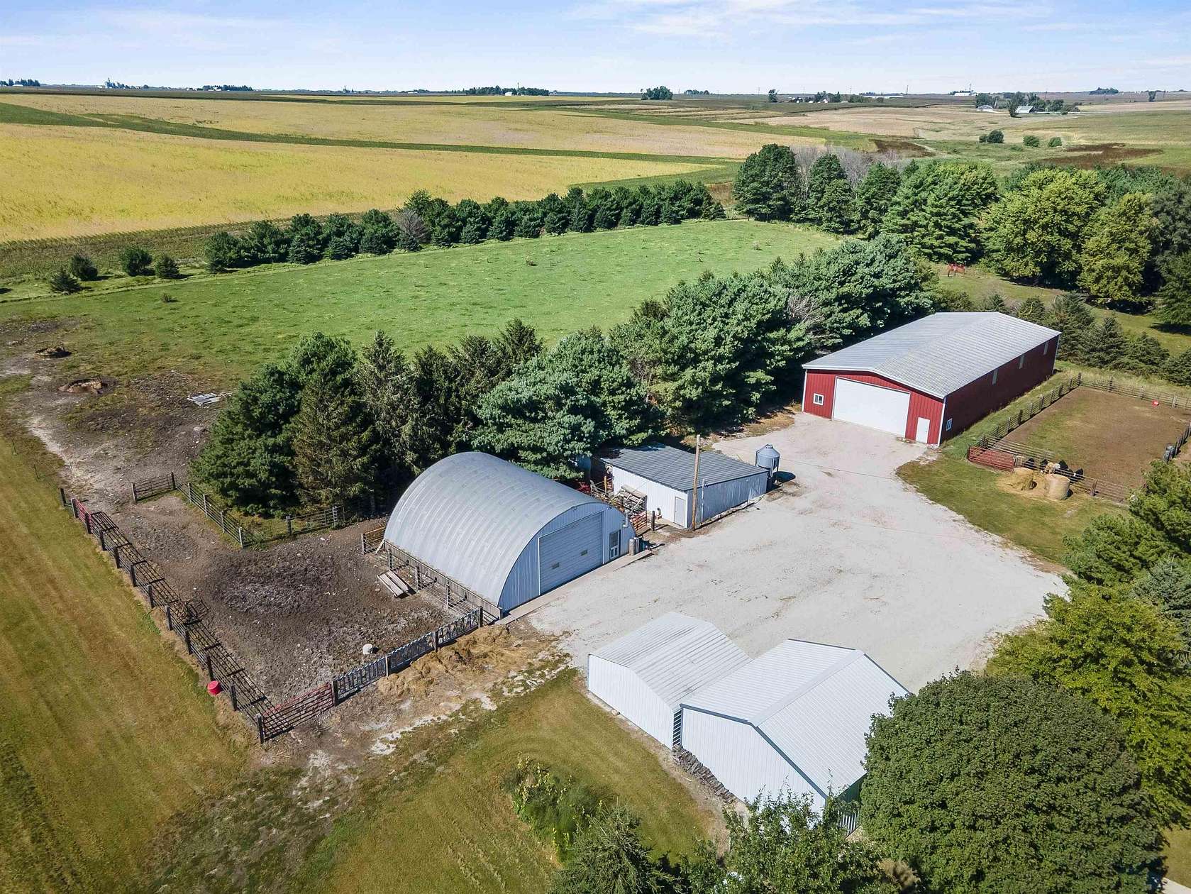 8.63 Acres of Residential Land with Home for Sale in Independence, Iowa