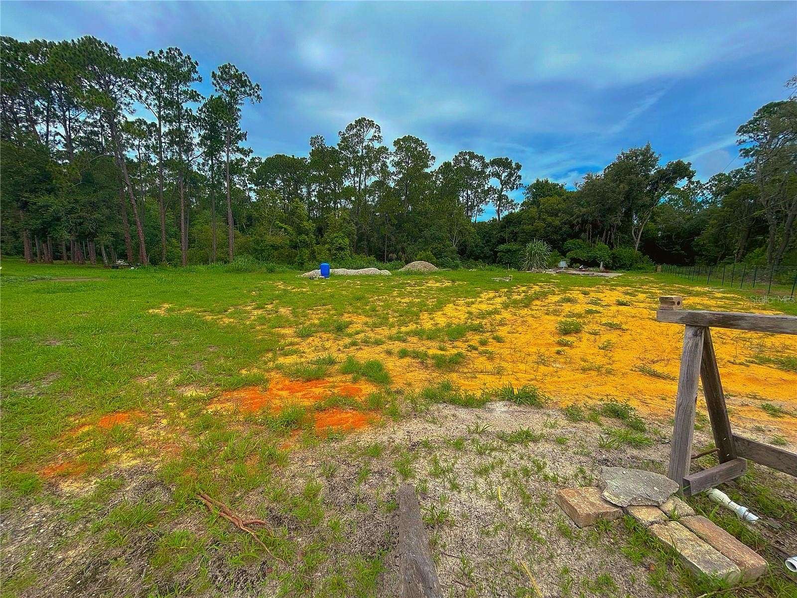 0.94 Acres of Residential Land for Sale in Eustis, Florida