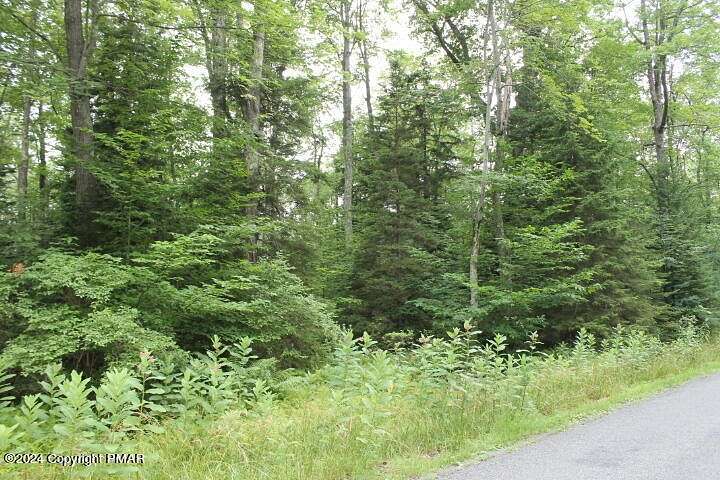 2.08 Acres of Residential Land for Sale in Pocono Lake, Pennsylvania