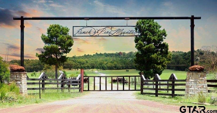 1.55 Acres of Residential Land for Sale in Montalba, Texas