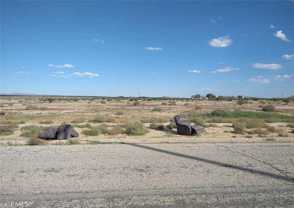 2.185 Acres of Land for Sale in Palmdale, California