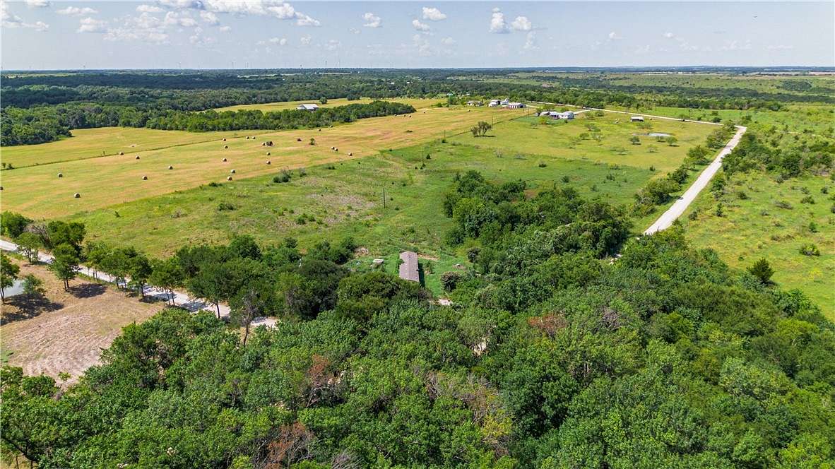 7.539 Acres of Residential Land for Sale in Hubbard, Texas