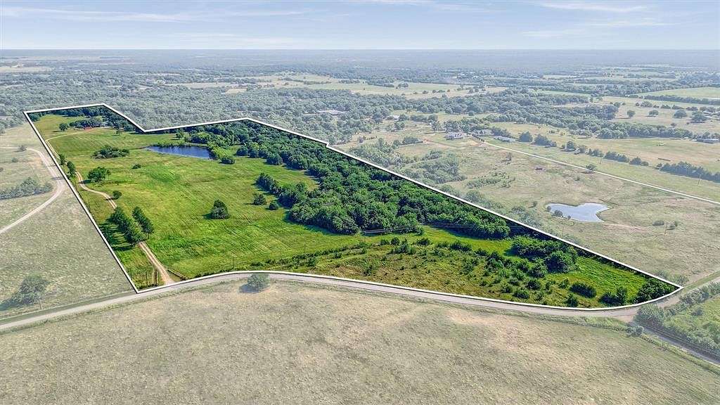 65.962 Acres of Agricultural Land with Home for Sale in Savoy, Texas