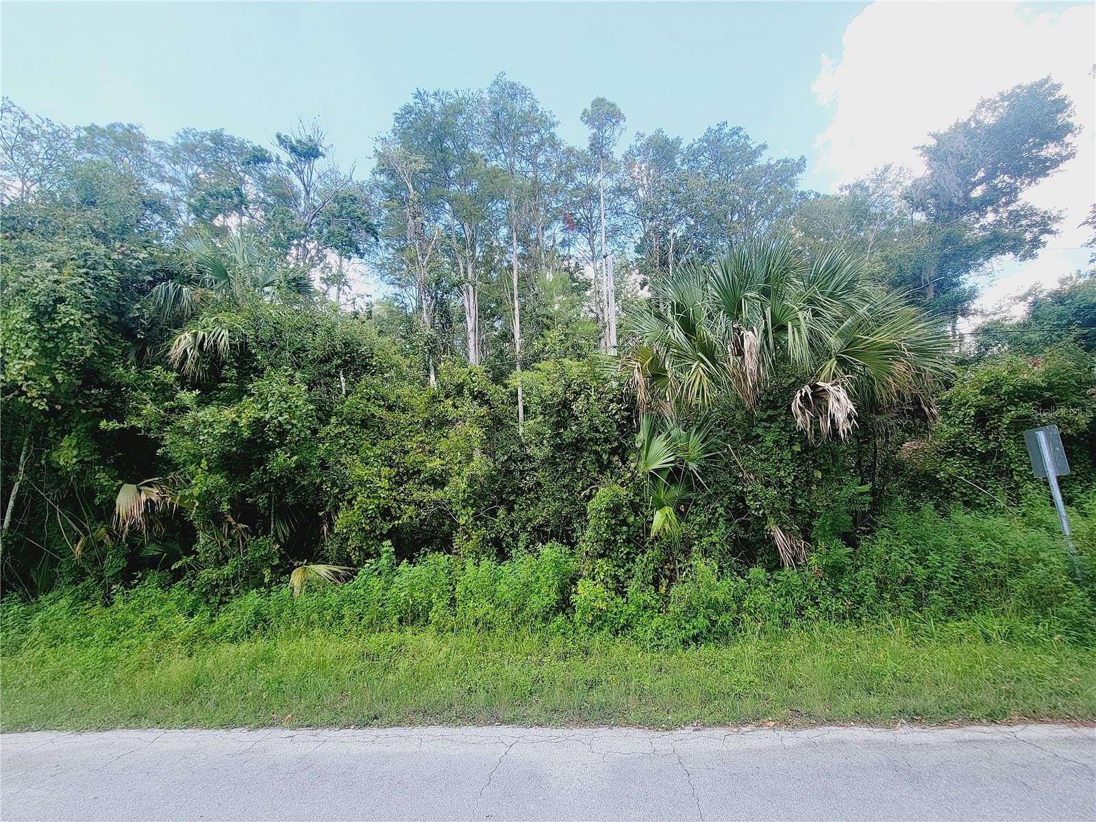 1.55 Acres of Land for Sale in Crystal River, Florida