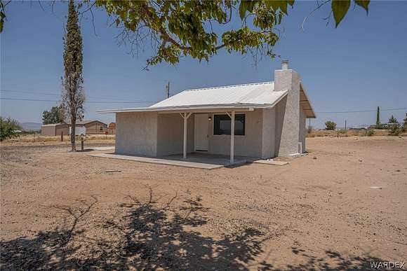 2.5 Acres of Residential Land with Home for Sale in Golden Valley, Arizona