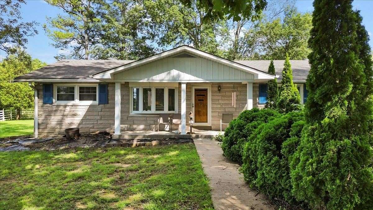 153 Acres of Land with Home for Sale in Brownsville, Kentucky