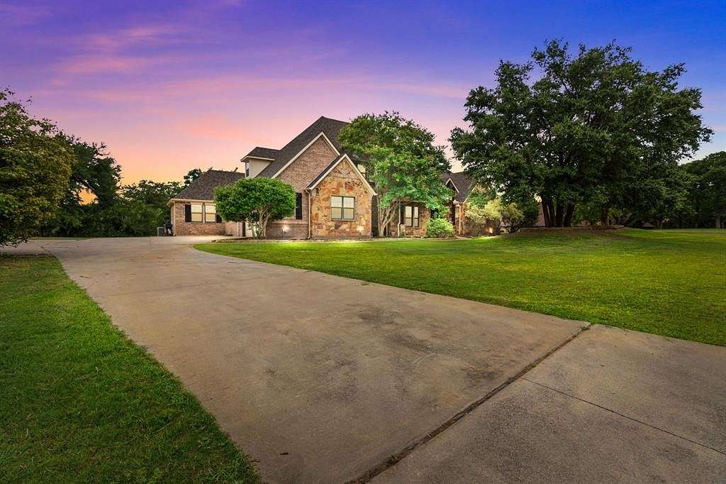 5.89 Acres of Residential Land with Home for Sale in Fort Worth, Texas