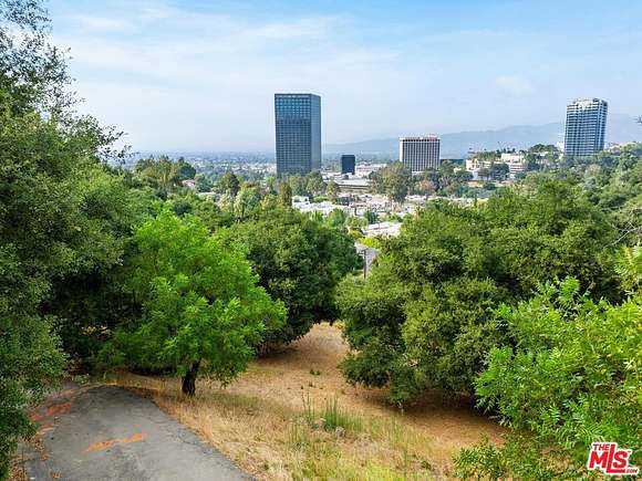 4.951 Acres of Land for Sale in Los Angeles, California