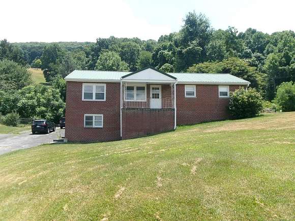 4.92 Acres of Residential Land with Home for Sale in Bluefield, West Virginia
