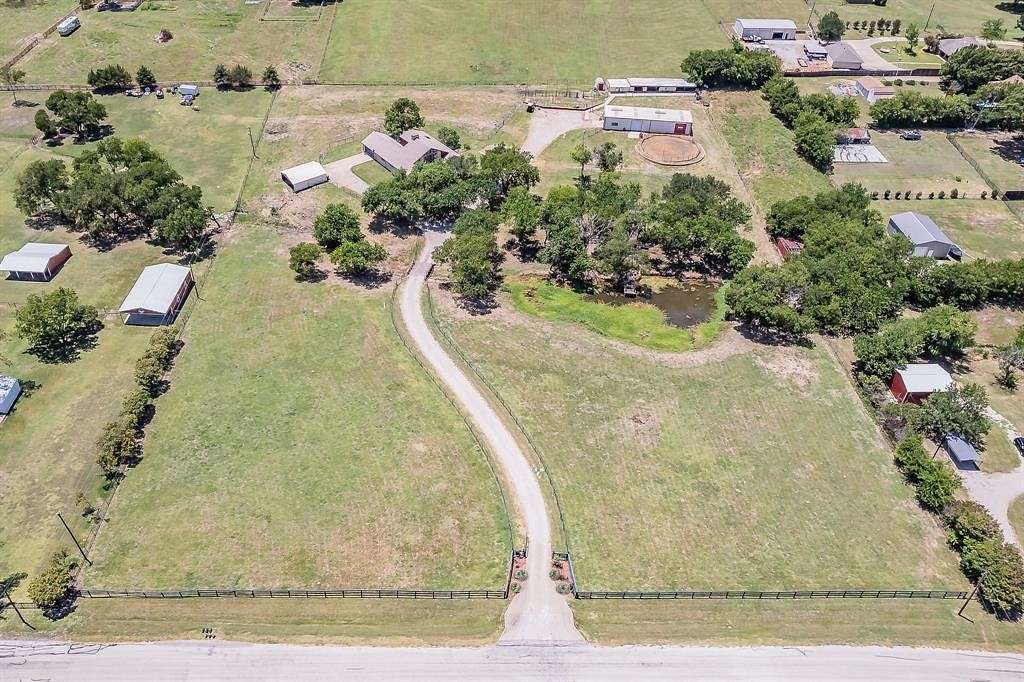 6.021 Acres of Land with Home for Sale in St. Paul, Texas