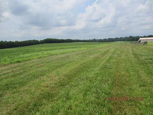 362 Acres of Land with Home for Sale in Paris, Tennessee