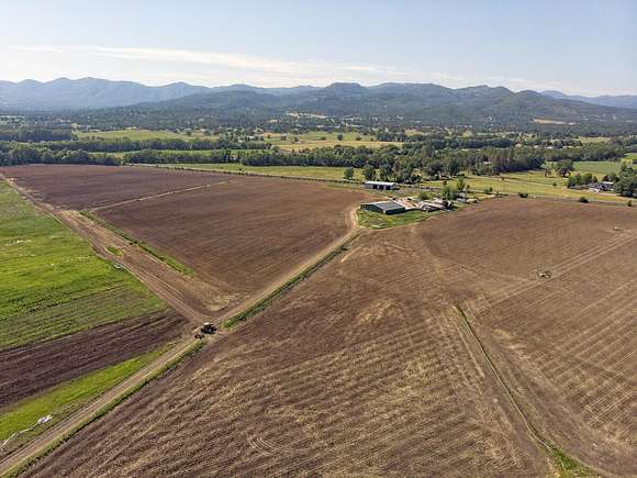 205.33 Acres of Agricultural Land with Home for Sale in Central Point, Oregon