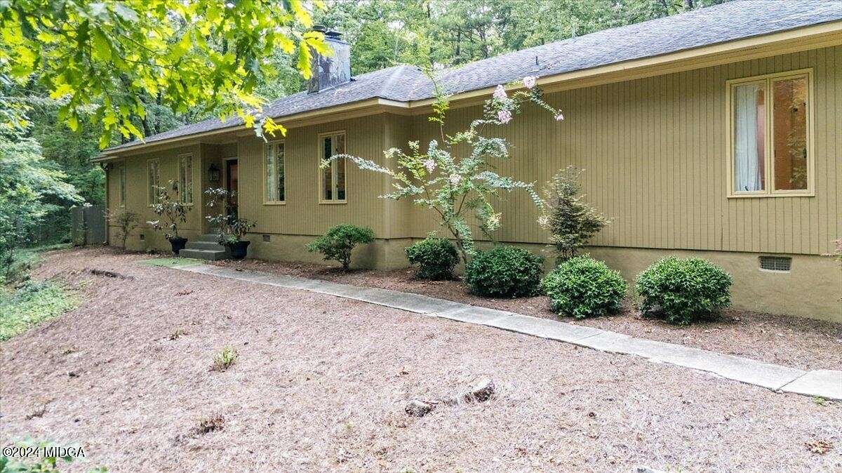 3.97 Acres of Residential Land with Home for Sale in Macon, Georgia