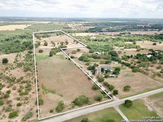 19 Acres of Recreational Land & Farm for Sale in Floresville, Texas