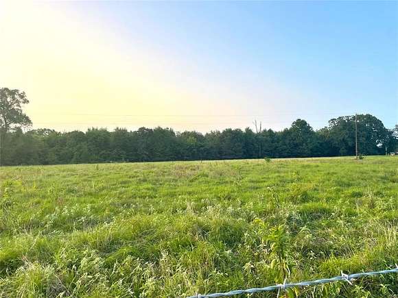 10 Acres of Land for Sale in Avery, Texas