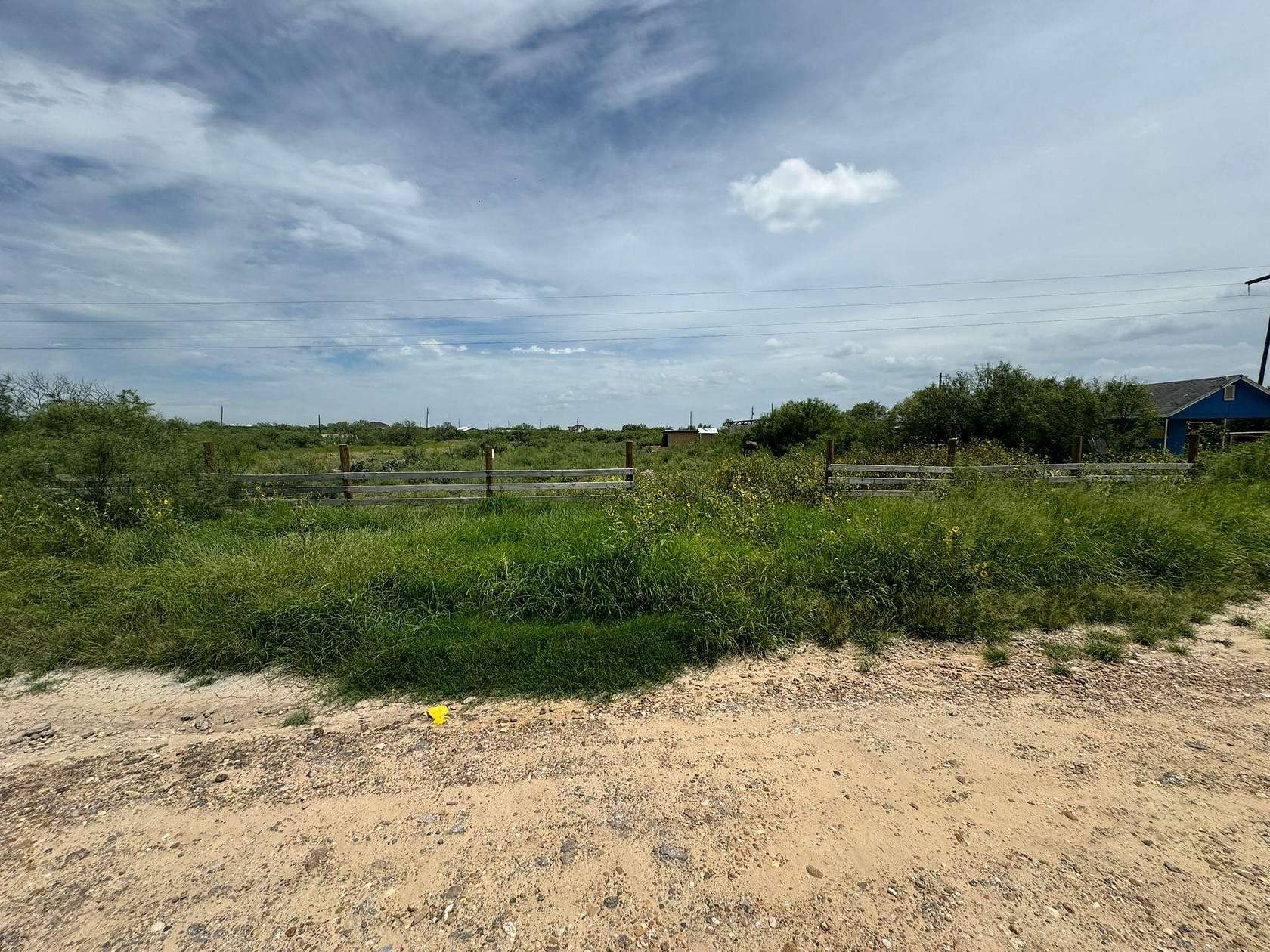 0.978 Acres of Land for Sale in Laredo, Texas