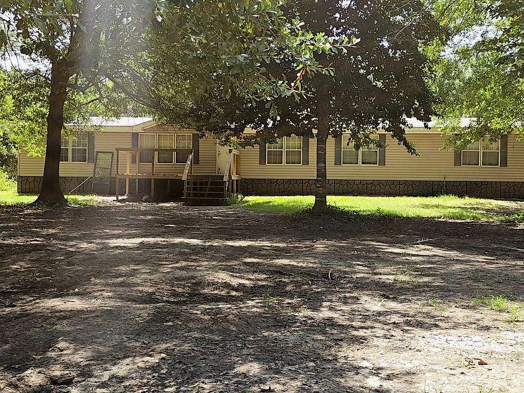 1.092 Acres of Residential Land with Home for Sale in Joaquin, Texas