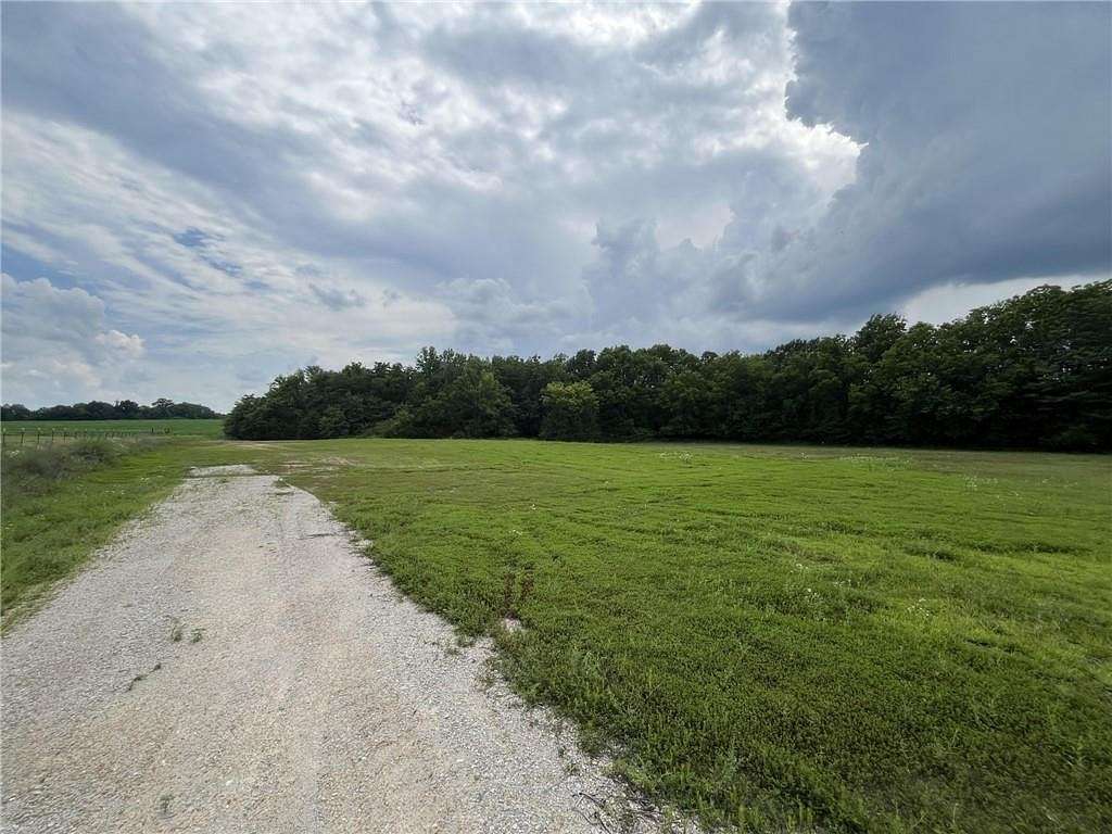 5 Acres of Land for Sale in Sedalia, Missouri