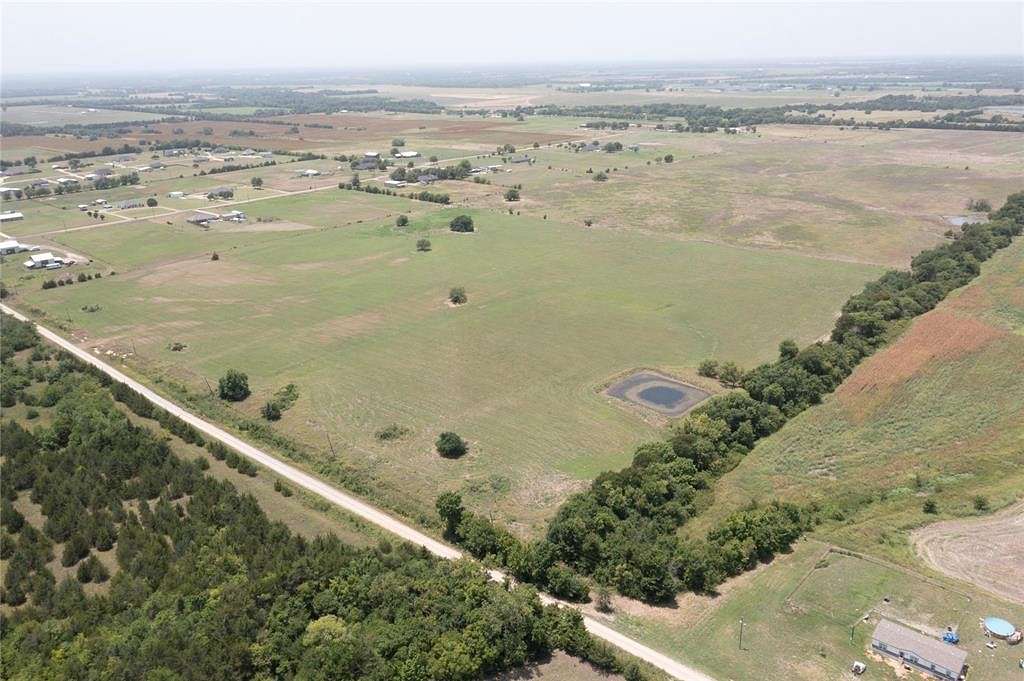 26.839 Acres of Land for Sale in Paris, Texas