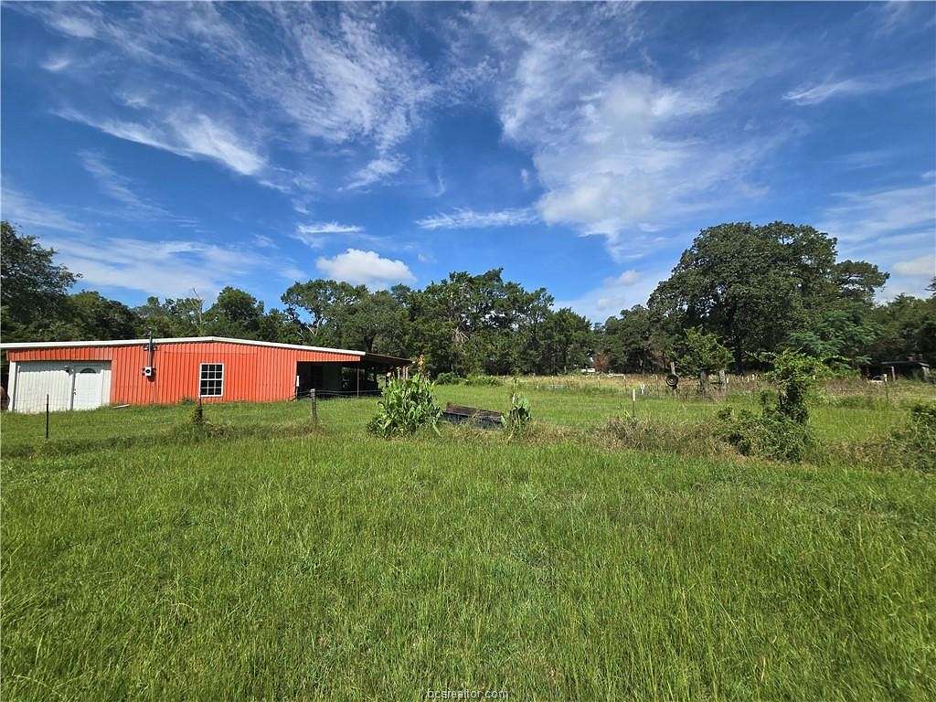4.879 Acres of Residential Land with Home for Sale in Calvert, Texas