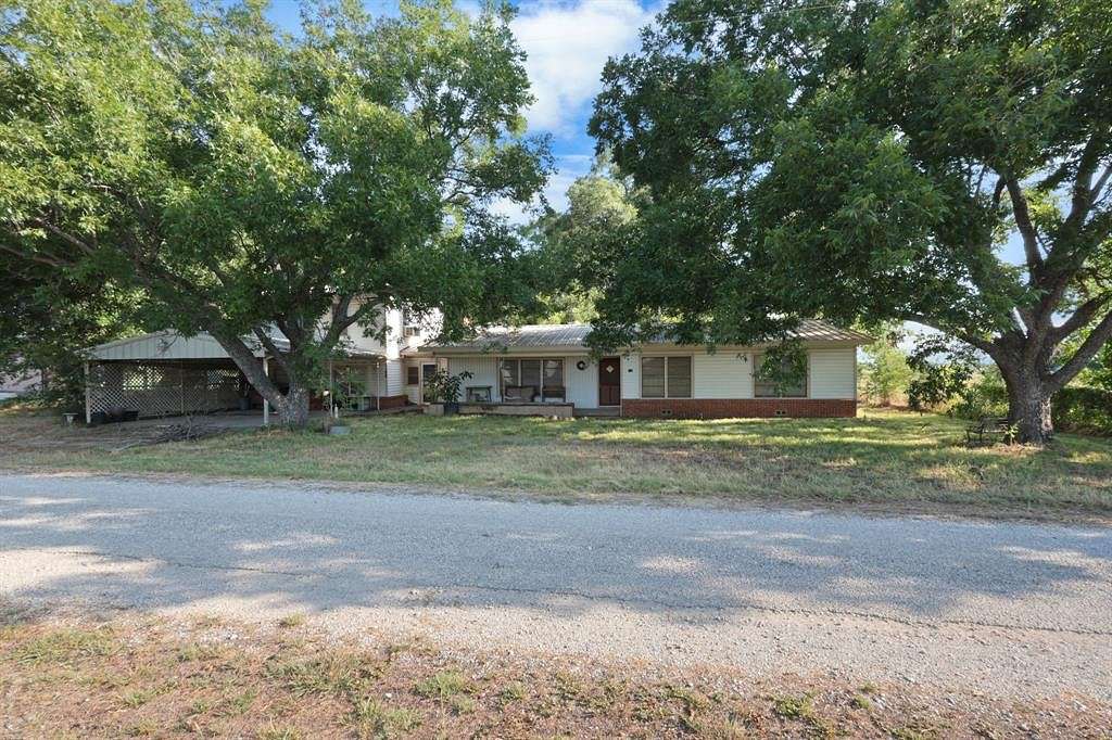 7 Acres of Residential Land with Home for Sale in Paradise, Texas