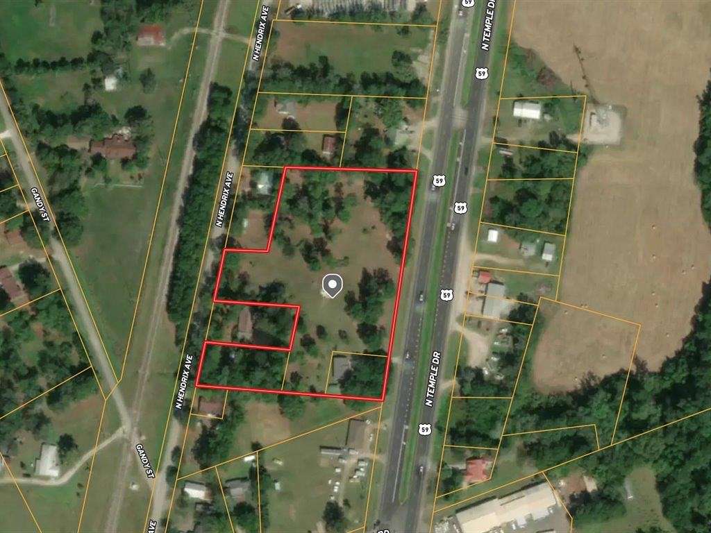 4.586 Acres of Residential Land with Home for Sale in Diboll, Texas