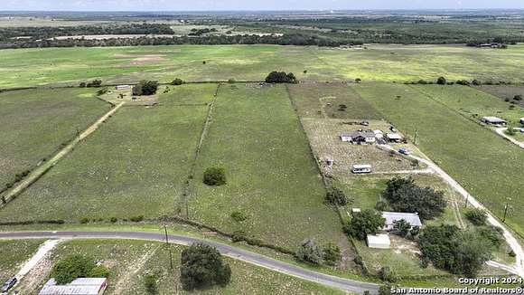 5 Acres of Residential Land for Sale in Floresville, Texas