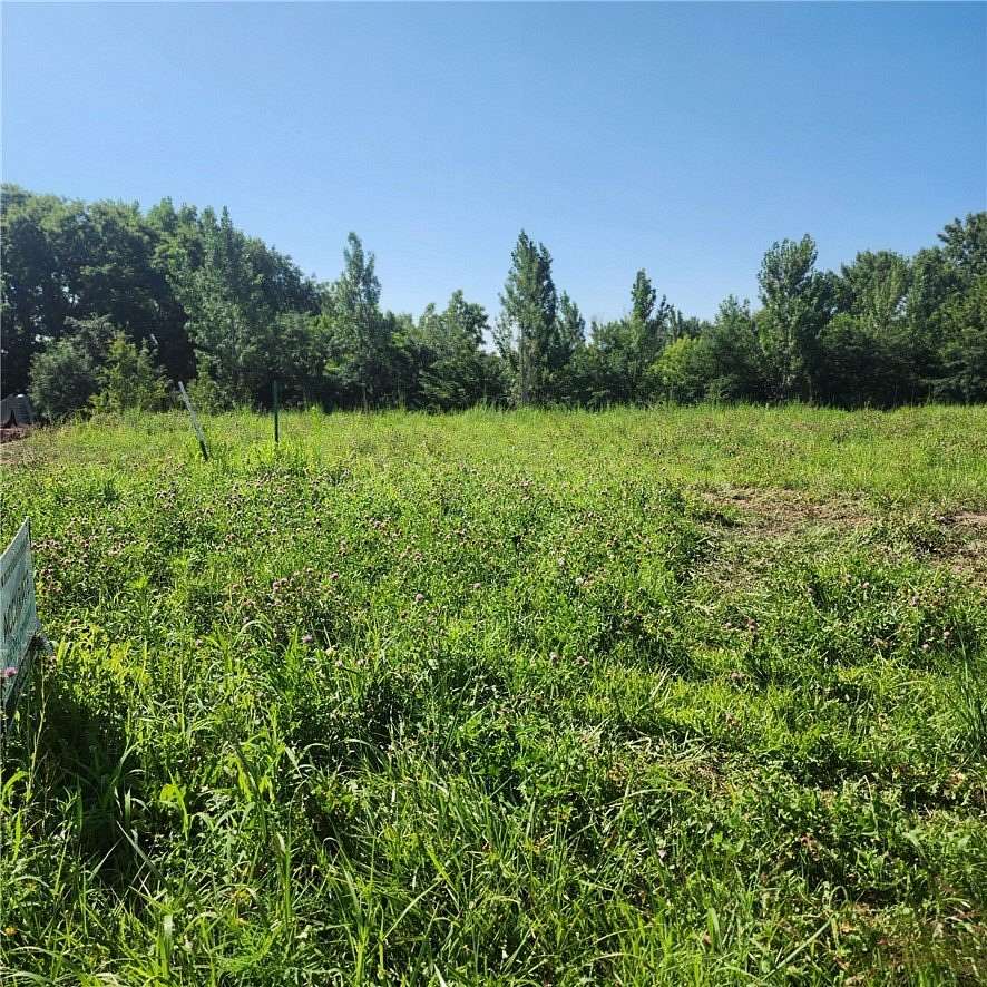 0.33 Acres of Residential Land for Sale in Urbandale, Iowa