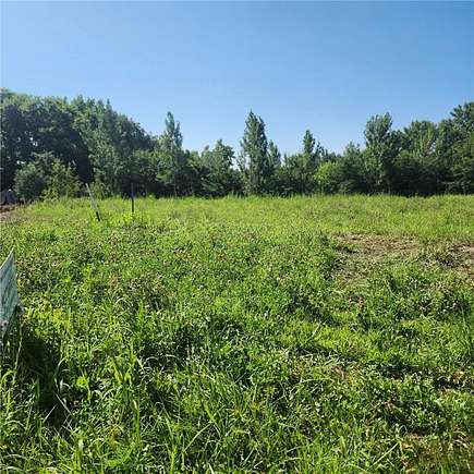 0.33 Acres of Residential Land for Sale in Urbandale, Iowa