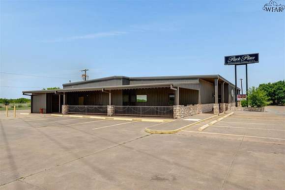 2.138 Acres of Improved Commercial Land for Sale in Wichita Falls, Texas