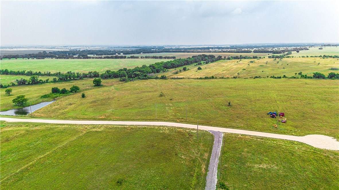 10.1 Acres of Land for Sale in Hillsboro, Texas