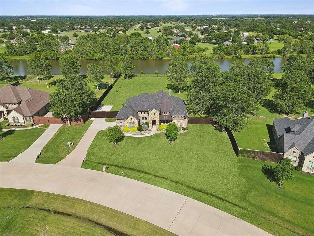 2.143 Acres of Residential Land with Home for Sale in Waxahachie, Texas