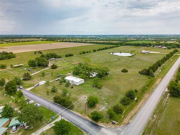 3 Acres of Residential Land with Home for Sale in Blue Ridge, Texas