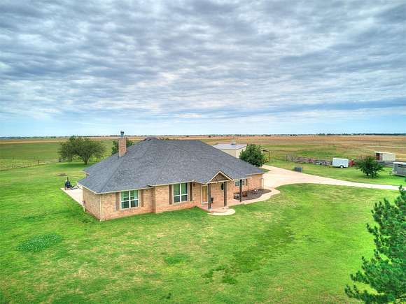 5.197 Acres of Residential Land with Home for Sale in Piedmont, Oklahoma