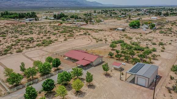 3.829 Acres of Residential Land with Home for Sale in Alamogordo, New Mexico