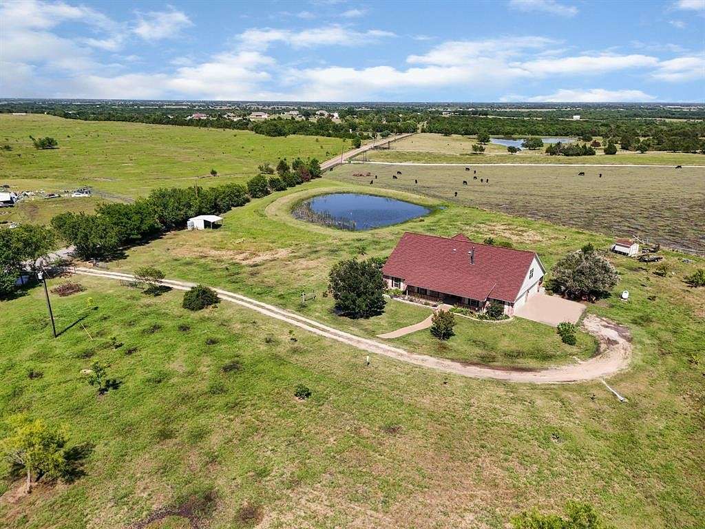 4.999 Acres of Residential Land with Home for Sale in Crandall, Texas