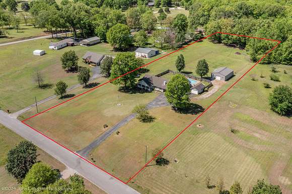 3 Acres of Residential Land with Home for Sale in Moscow, Tennessee