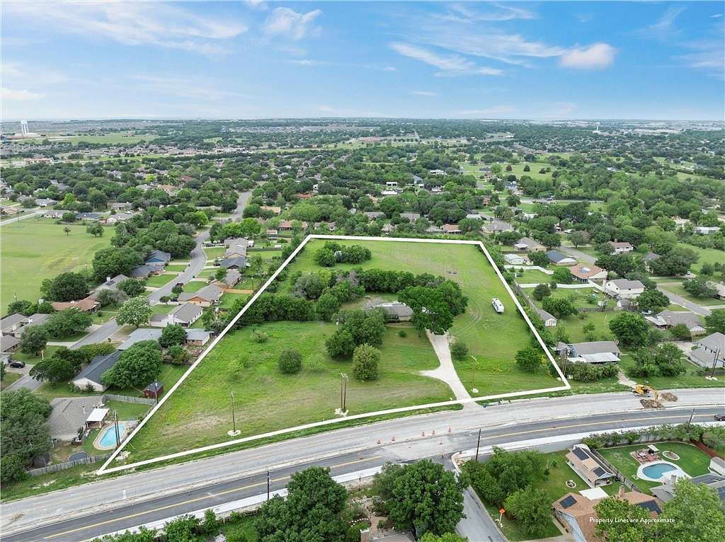 6.421 Acres of Residential Land with Home for Sale in Hewitt, Texas