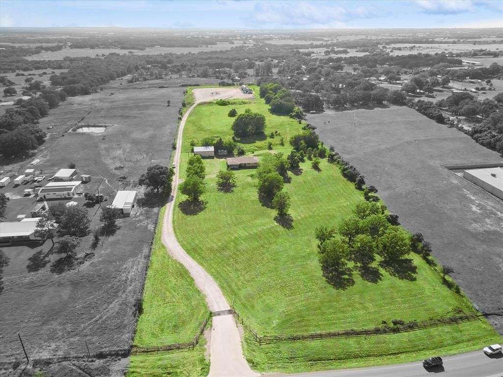 11 Acres of Improved Mixed-Use Land for Sale in Springtown, Texas